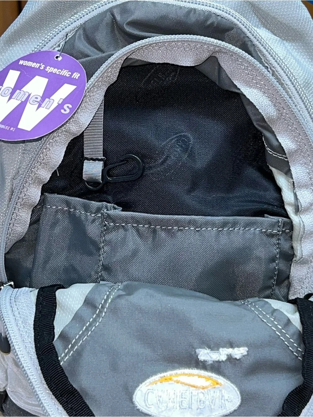 NEW CamelBak Women's Hydration Backpack in Light and Dark Gray